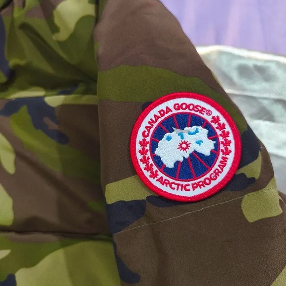 Canada Goose Waterproof And Windproof Camouflage Hooded Down Jacket - Picture 7 of 13